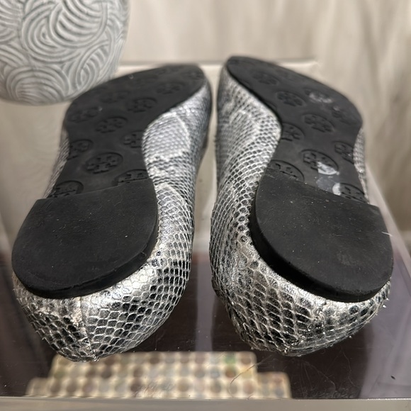 Tory Burch Reva Silver Embossed Python Ballet Flat With Double T Silver Logo - Picture 16 of 16